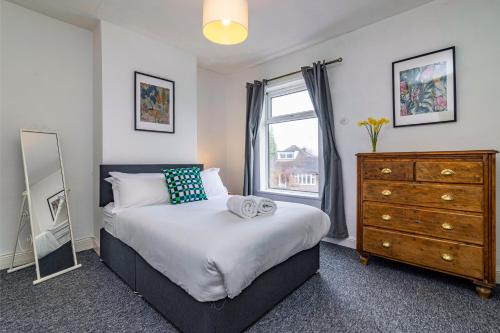 Bramcote Casa | Beeston town house - Sleeps 4