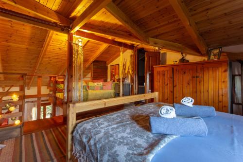 Kineta Casa | Beetle Villa retro country house