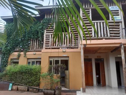 Hoima Casa | BeezBinn