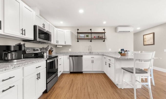 Bernard Apartamento | Begin your adventure on Mount Desert Island with Maine's premier vacation destination! "Tide Song"
