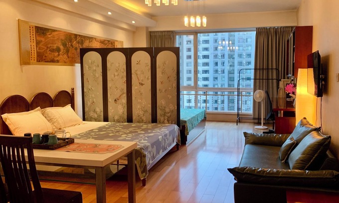 Beijing Central Business District Apartamento | Beijing CBD area luxurious four-person room with two queen-size beds