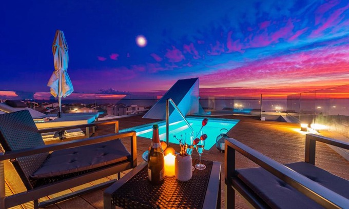 Mandre Casa | Bekina, stylish rooftop pool apartment