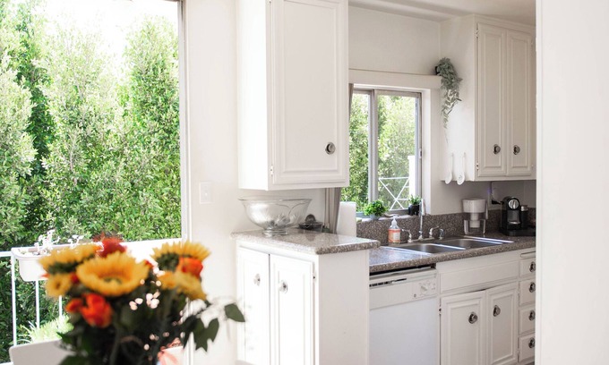 Westwood Apartamento | Bel Air & Beverly Hills, Bright & Charming: Fully Equipped - 2bed/2bath apt.