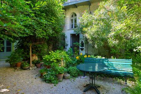 Villeneuve-les-Avignon Apartamento | Bel Appartement Dans Cloitre Arbore