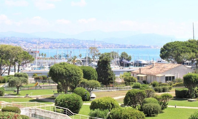 Villeneuve Loubet Beach Apartamento | Bel appartement 3 pièces avec terrasse et parking à Villeneuve-Loubet Plage - FR-1-252A-84