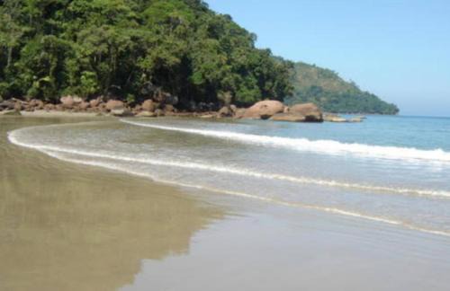 Lagoinha Casa | BELA CASA TERREA PRAIA LAGOINHA, UBATUBA com piscina, Ar condicionado, churrasqueira, forno a lenha, wifi