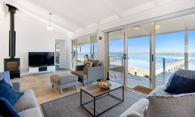 Nangkita Casa | Beladura-35 Goolwa Channel Drive, Hindmarsh Island