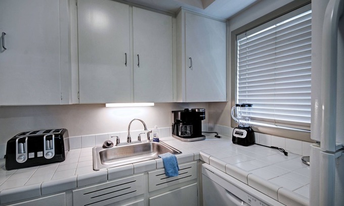 Greater Belhaven Apartamento | Belhaven Apartment Across the Street From Baptist Hospital