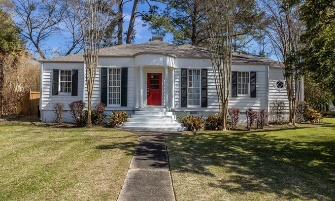 Greater Belhaven Casa | Belhaven Charmer!