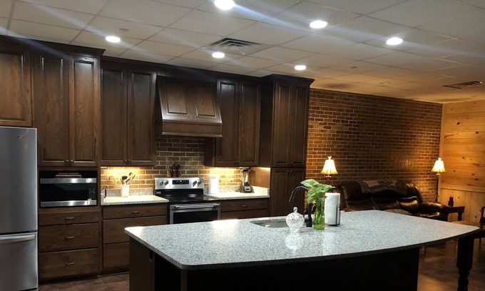 Troy Casa | BELL SOUTH EJECUTIVO SUITE DOWNTOWN TROY