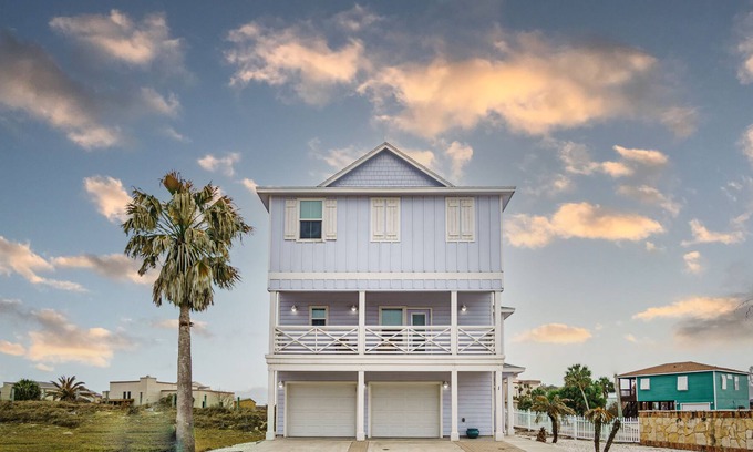 Bella Vista Casa | Bella Vida | Pet Friendly, Expansive Deck + Views