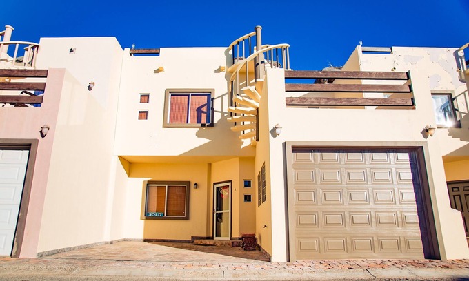 Ferrocarrilera Casa | Bella Vista 6 (3 habitaciones 2. 5 baños por alquileres FMI)
