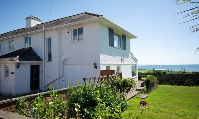 Criccieth Cabaña | Bella Vista - sleeps 8 guests in 4 bedrooms
