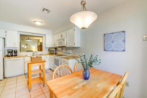 Bella Vista Casa | Bella Vista Townhome with Deck Near Back 40 Trail!