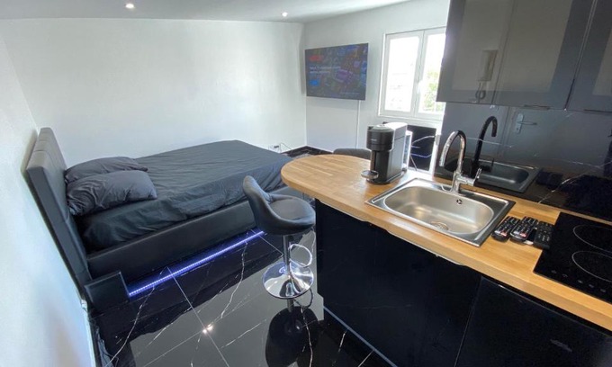 Lisieux Apartamento | Bella vita - Studio tout équipé - Tv Netflix - centre ville 100m- Gare 50m - Basilique 200m