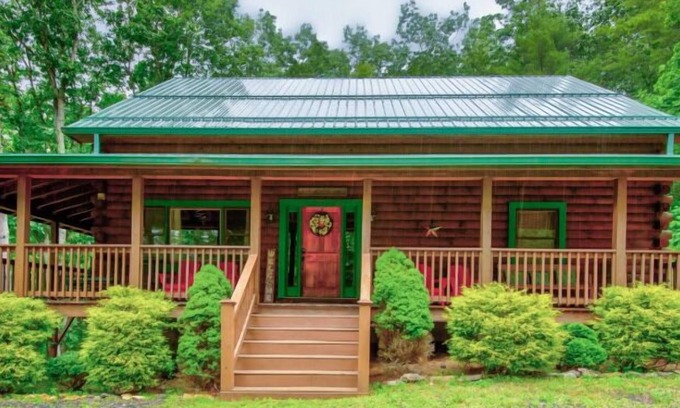 Fleetwood Cabina | Bella Woods Cabin - Privacy, Outdoor fireplace, Hot tub, game room on 14+ wooded acres