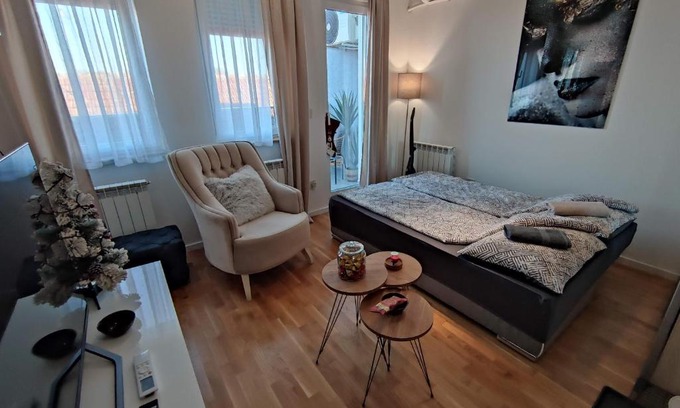 Surcin Apartamento | BellaCasa AirportStudio