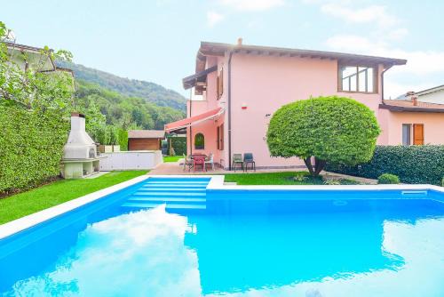 Valbrona Casa | Bellagio holiday home private swimming pool