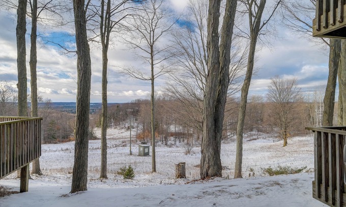 Bellaire Apartamento | Bellaire Condo - Walk to Shanty Creek Resort!