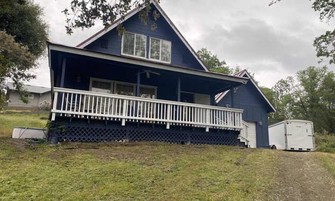 Oakhurst Cabaña | Bellas Cottage-Yosemite Oakhurst Bass Lake winter special lowest price of the yr