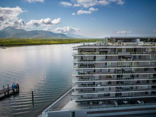 Cairns Central Business District Apartamento | Belle Escapes 14 Harbour Lights with tranquil ocean views