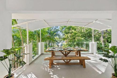 Palm Cove Casa | Belle Escapes Sandpipers Beach House