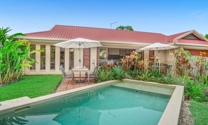 Palm Cove Casa | Belle Escapes Villa Latania Palm Cove