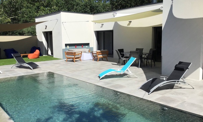 Saint Alban Auriolles Casa | Belle maison neuve, vue magnifique, piscine débordement, terrasse 115m2, clim