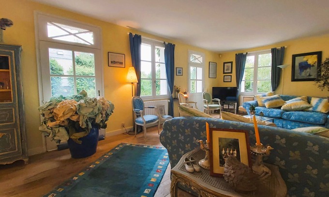 Saint-Cyr-sur-Loire Casa | Belle Maison de Caractère Avec Grand Jardin Clos