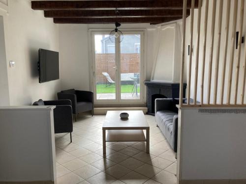 Colombes Casa | Belle maison avec grande terasse à 10 minutes en train de Paris centre et 6 min à pied de la gare et du centre ville