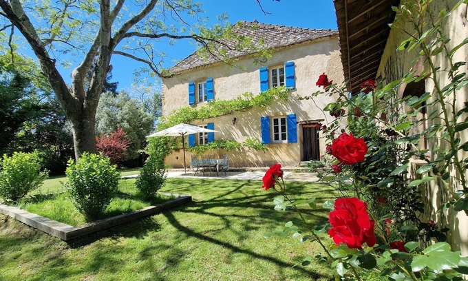 Aignan Casa | Belle Maison de Campagne Avec Piscine Chauffée et Court de Tennis Privé en Gers