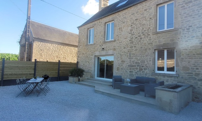 Sortosville Casa | Belle Maison en Pierre Avec Cour Privée, à la Campagne, Totalement Rénovée