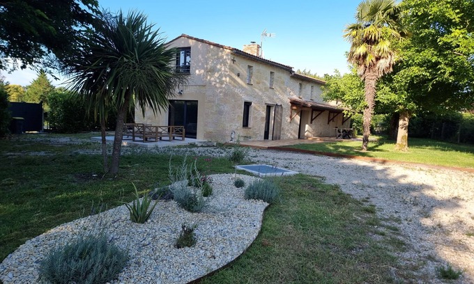 Valeyrac Casa | Belle Maison en Pierre, Proche Plages et Estuaire