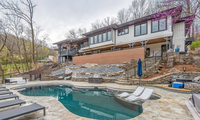 Forest Hills Casa | Belle Meade Estate - 15 Minutes from Downtown Nashville