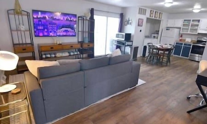 Bloomington Casa | Belle on Westwood