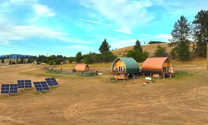 Kooskia Cabina | Belle's Bunkhouse, Arched cabin featured on YouTube, mountain & valley views
