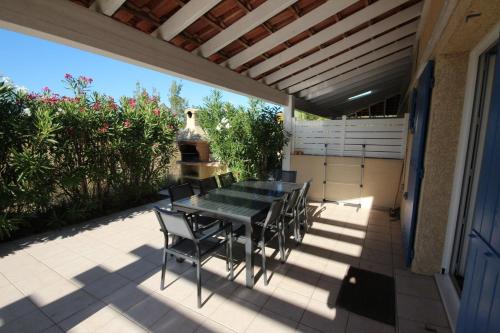 Portiragnes-Plage Villa | Belle villa climatisée, wifi, 3 chambres grande terrasse vue réserve naturelle dans résidence sécurisée avec piscine commune 800m de la mer Un vrai Havre de Paix LRCS107