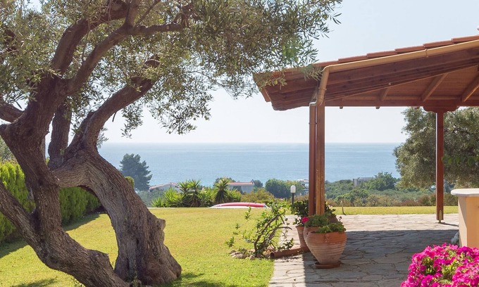 Nea Skioni Villa | Bellevue, una casa de verano con hermosas vistas al mar.