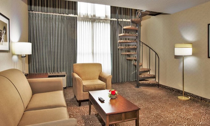 Wilburton Casa | Bellevue Awaits! 2 Pet-friendly Units, Pool, Free Parking, Near T-Mobile Areana