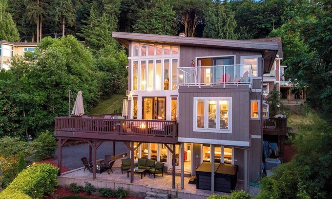Eastgate Casa | Bellevue Cougar Mountain Lakeview Retreat