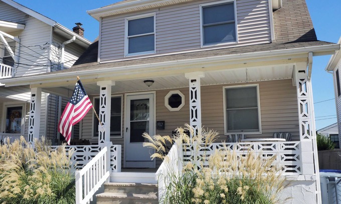 Wall Casa | Belmar, NJ - 1 Block to the Beach!!