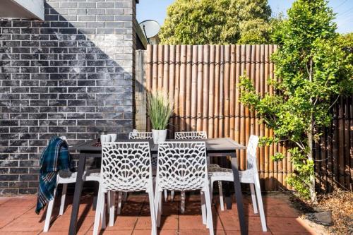 Belmont Casa | Belmont 3BR Townhome by Short and Long Stays