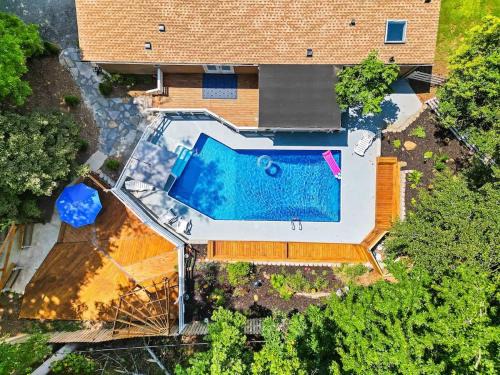 South Belmont Casa | Belmont Family Fun w Hot Tub Pool Game Room King Suite