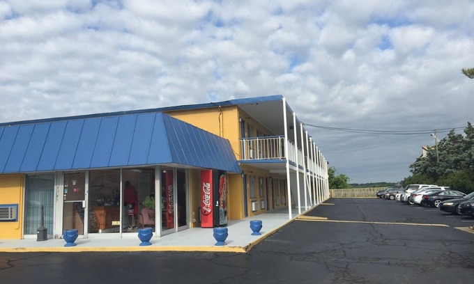 Hampton Hotel | Belmont Inn & Suites