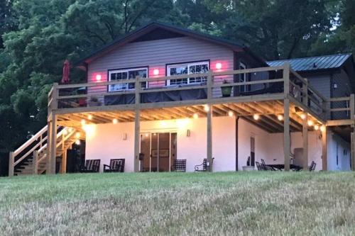 Harbor House Casa | Belmont NC Riverfront 2-Bedroom Garden Suite