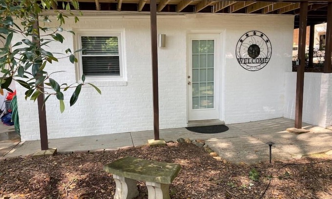 Harbor House Apartamento | Belmont NC Riverfront 2-Bedroom Garden Suite