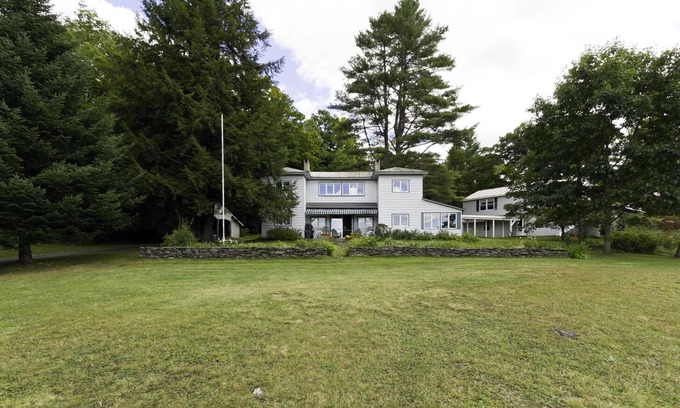 Post Mills Casa | Amada casa familiar cerca de Dartmouth College.