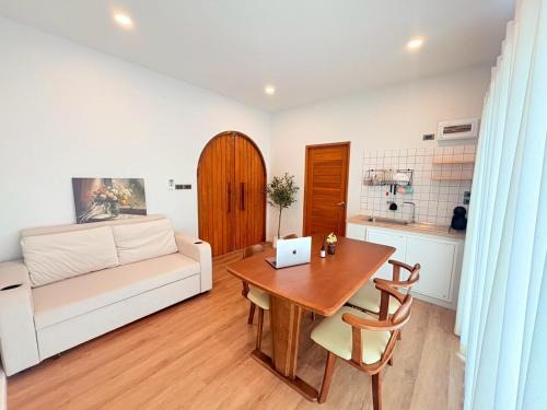 Chom Bueng Casa | beloved summer at Ratchaburi