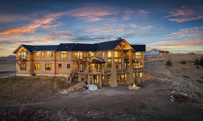 Belt Casa | Belt Creek Lodge / Hot Tub Game Room Fast Wi-Fi