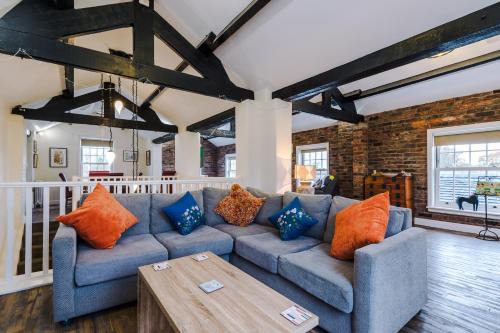 Sandbach Casa | Belvedere House - Serene Countryside Escape - 4 Bedrooms Sleeps 8